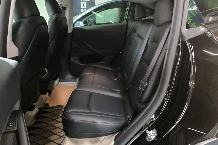 Tesla Model Y 2024 immagine di auto #17