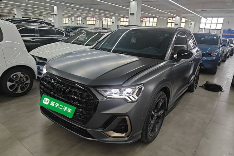 Audi Q3 2023 car image #2