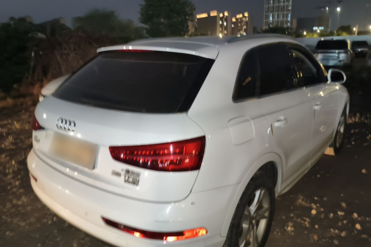 Audi Q3 2018 immagine di auto #7