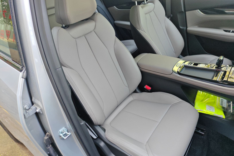 GEELY Boyue L 2026 immagine di auto #19