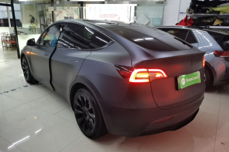 Tesla Model Y 2023 #5 Tesla Model Y 2023 car image #5