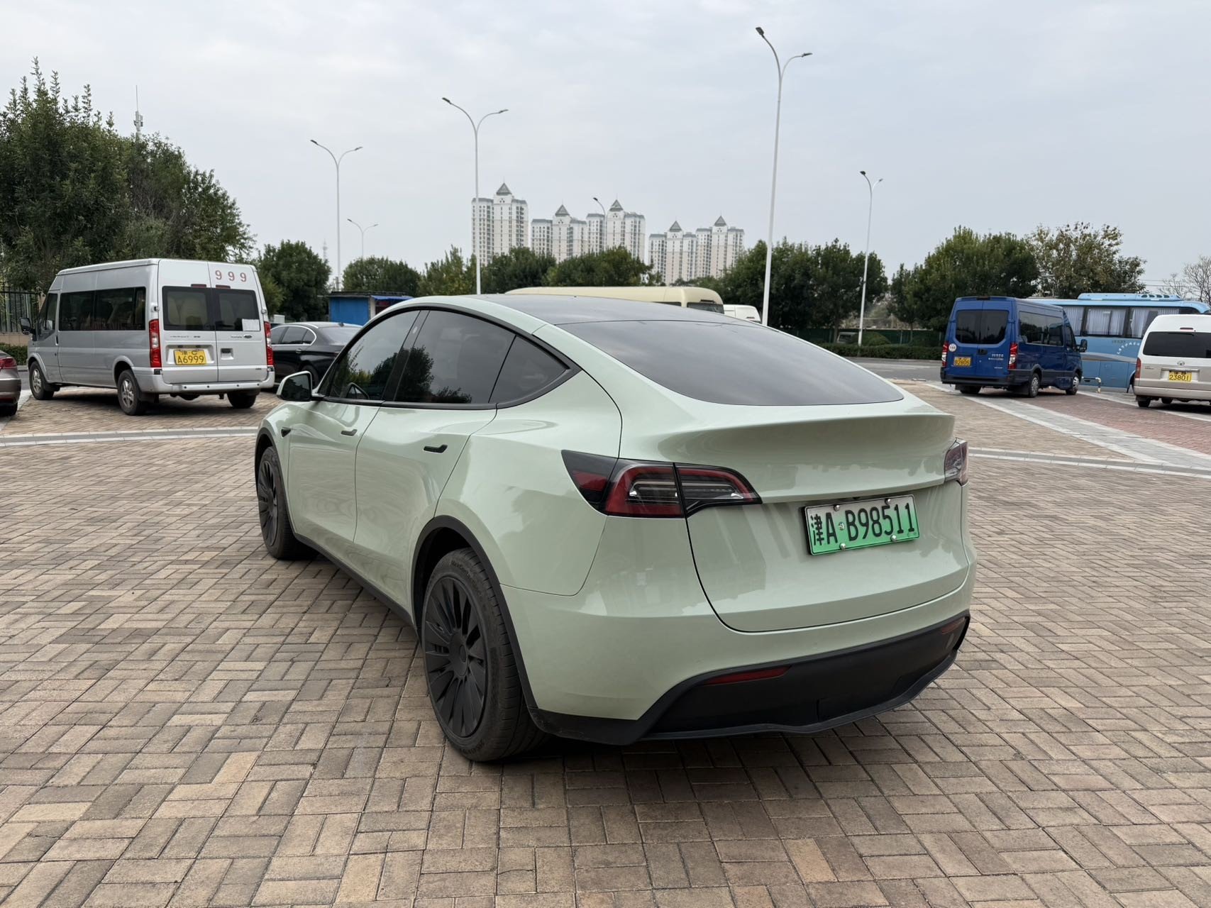 Tesla Model Y 2022 car image #9