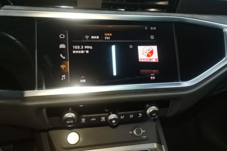 Audi Q3 2020 car image #13