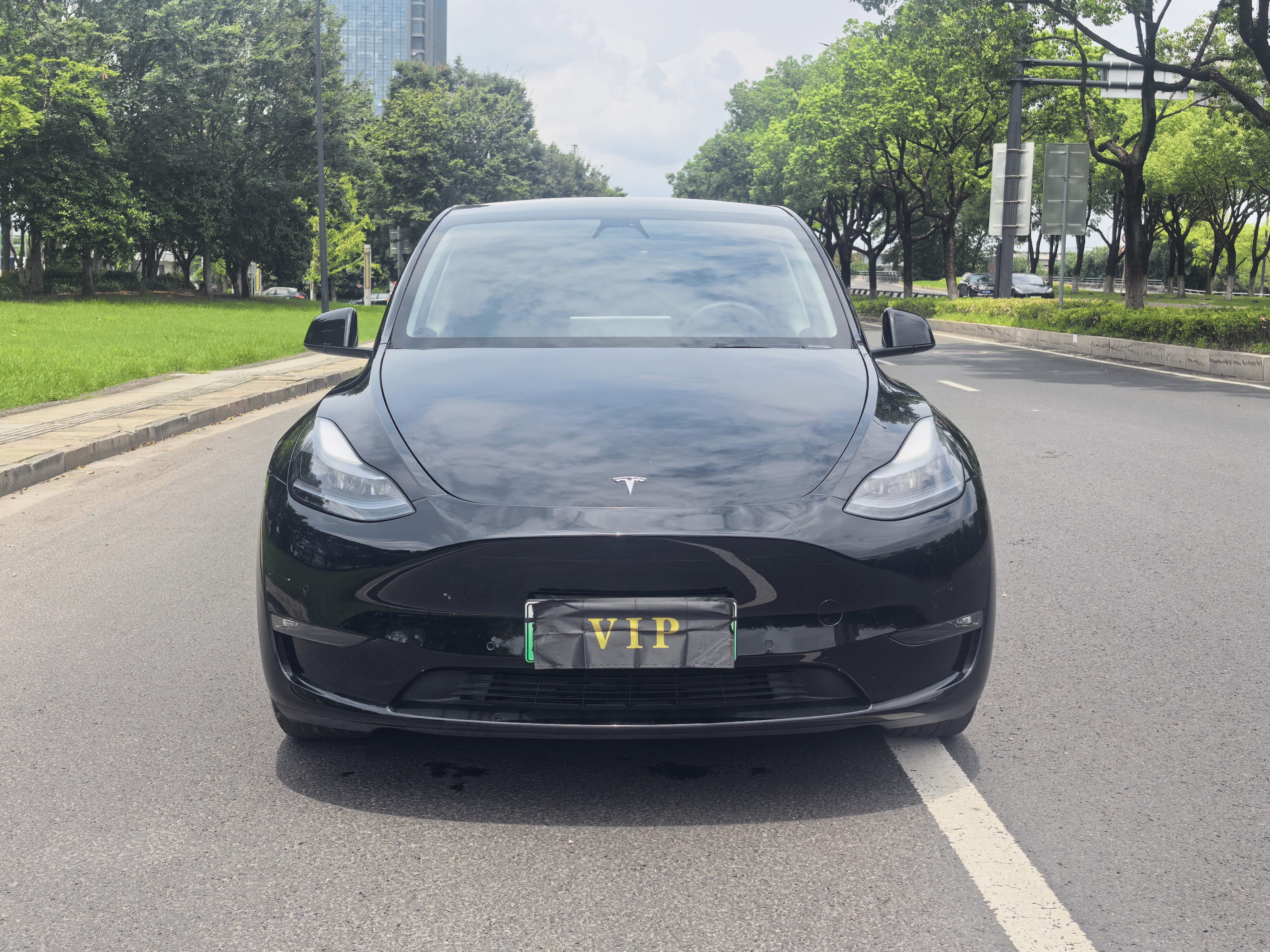 Tesla Model Y 2022 #2 Tesla Model Y 2022 car image #2