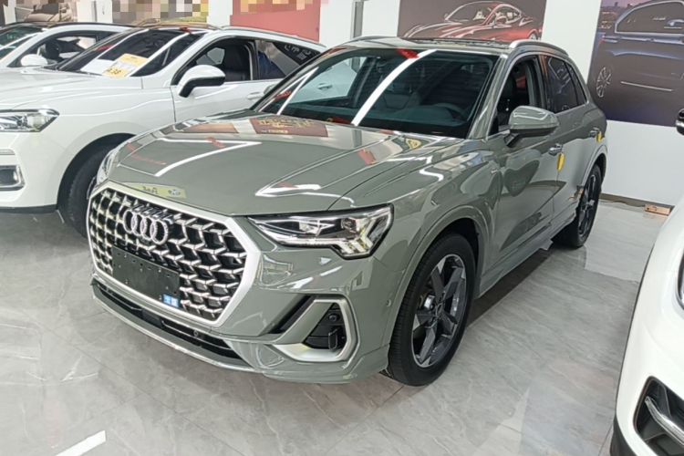 Audi Q3 2024 immagine di auto #2