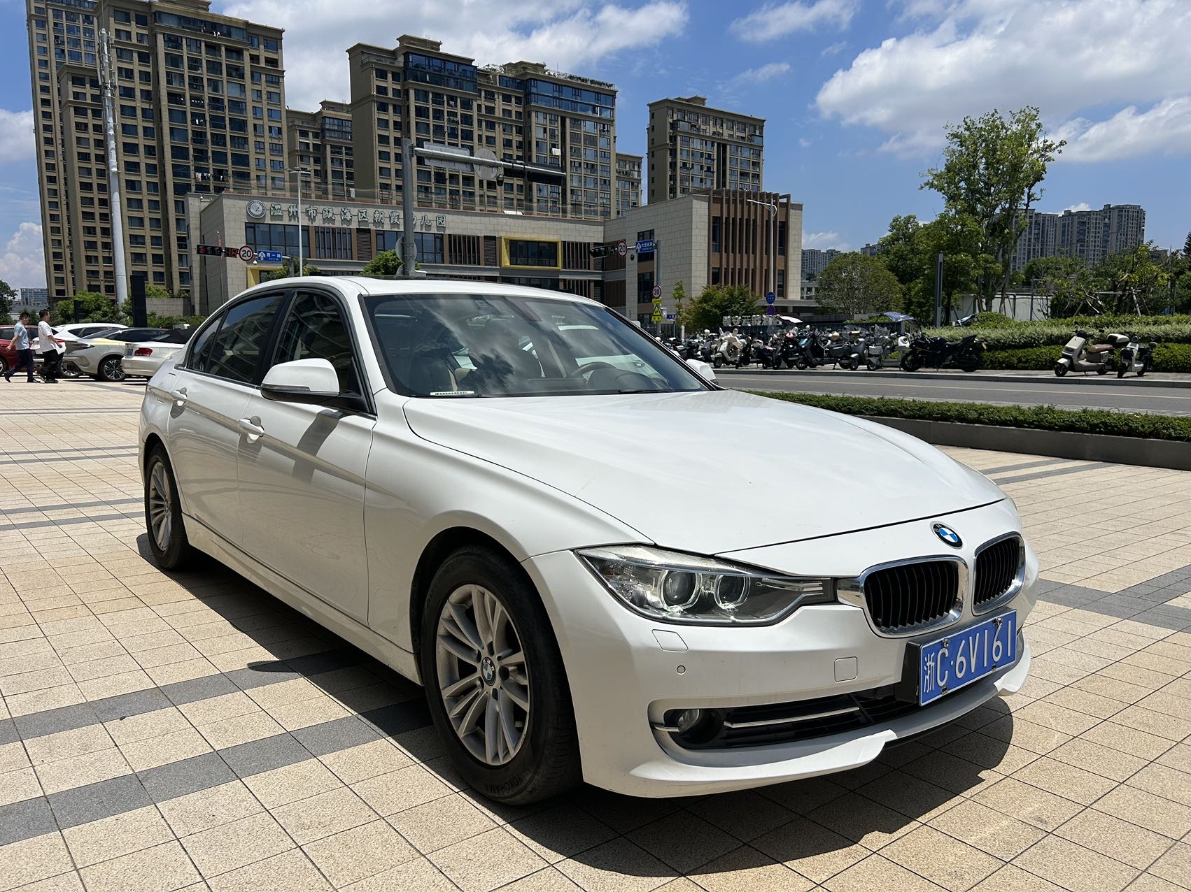 BMW 3 Series 2013 car image 