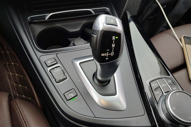 BMW 3 Series 2019 #14 BMW 3 Series 2019 car image #14