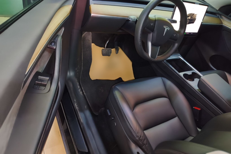 Tesla Model Y 2022 car image #12
