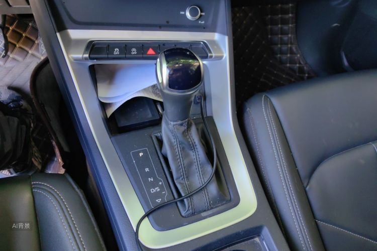 Audi Q3 2021 car image #16
