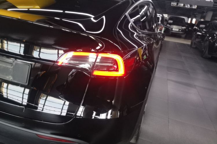 Tesla Model Y 2022 car image #8