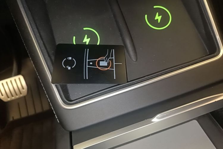 Tesla Model Y 2025 car image #9