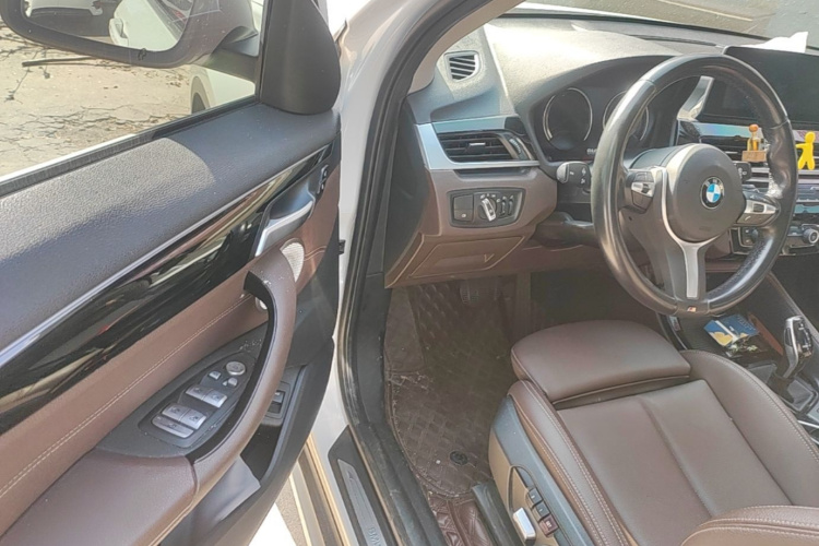 BMW X1 2021 car image #12