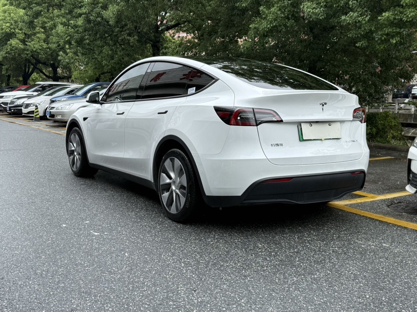 Tesla Model Y 2022 #4 Tesla Model Y 2022 car image #4