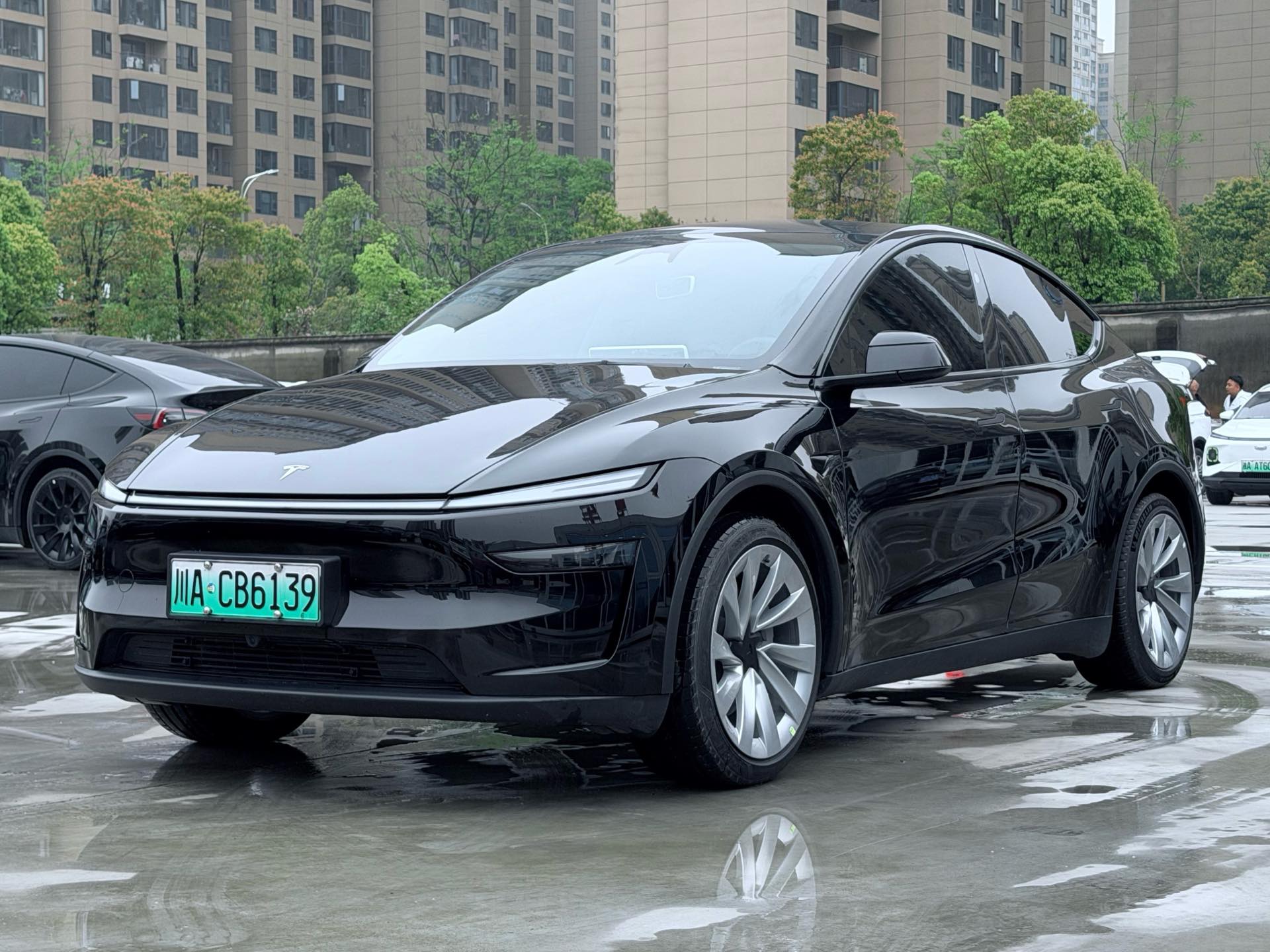 Tesla Model Y 2025 Tesla Model Y 2025 car image