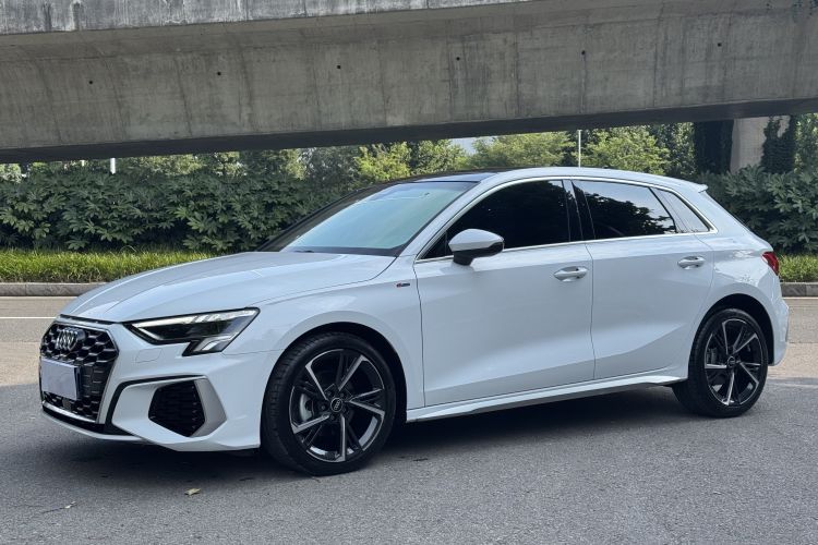 Audi A3 2024 immagine di auto #2