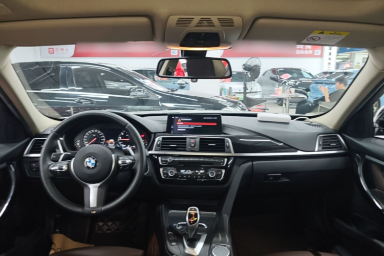 BMW 3 Series 2019 car image #18