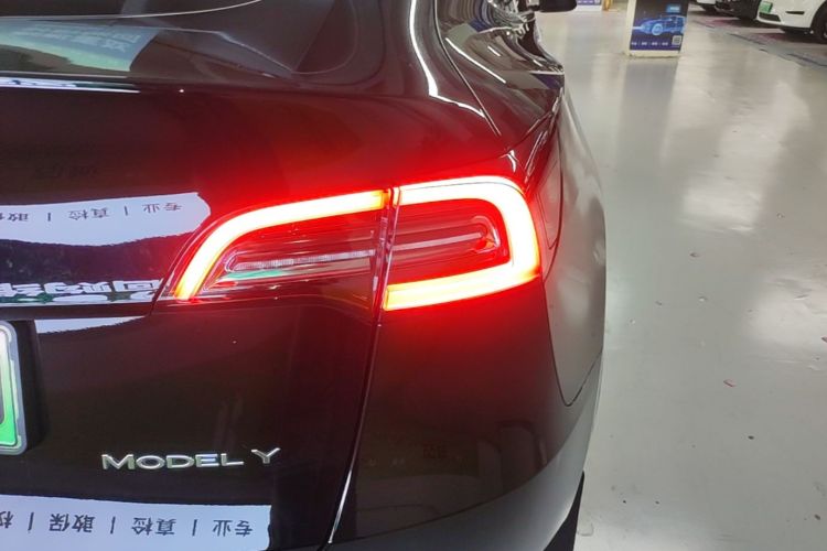 Tesla Model Y 2023 #8 Tesla Model Y 2023 car image #8