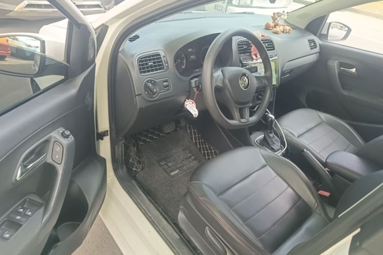 Volkswagen Polo 2017 car image #16