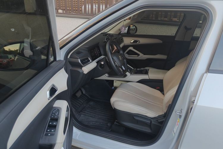 BYD YuanUP 2025 car image #9