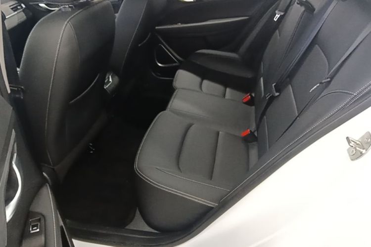 GEELY Emgrand 2021 car image #17