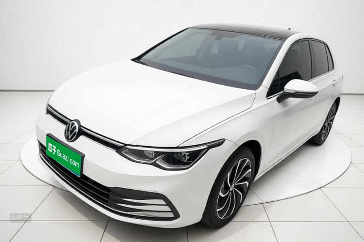 Volkswagen Golf 2022 car image #2