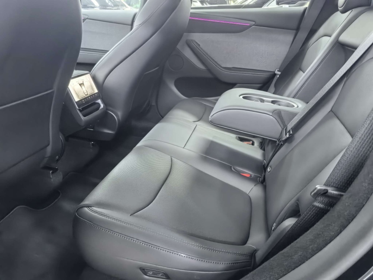 Tesla Model Y 2026 #5 Tesla Model Y 2026 car image #5