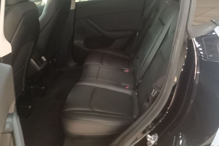 Tesla Model Y 2023 car image #17