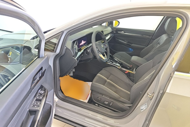Volkswagen Golf 2024 car image #12