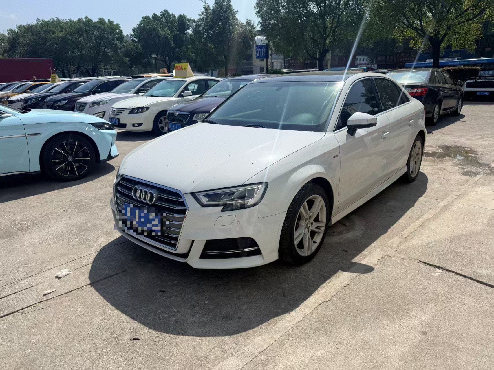 2020 immagine di auto 