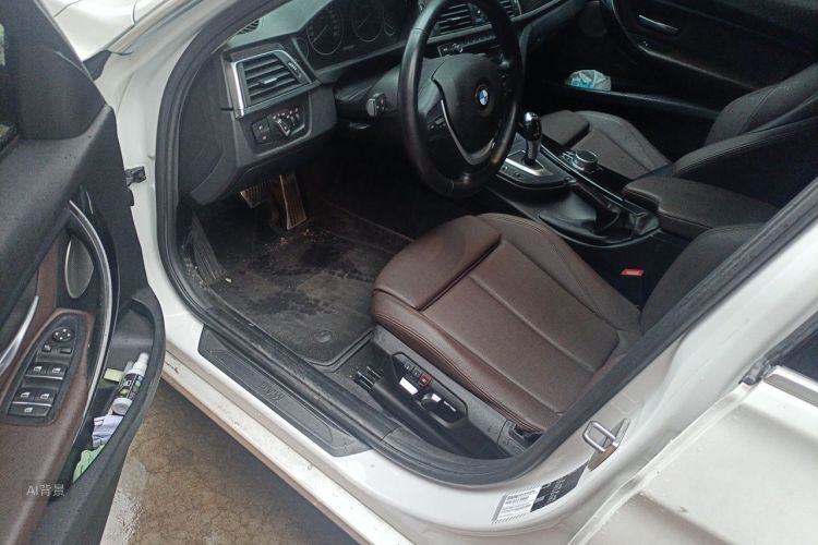 BMW 3 Series 2019 car image #18