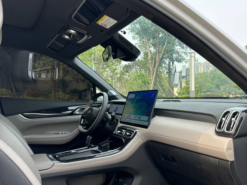 GEELY Boyue L 2025 car image #8