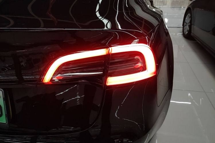 Tesla Model 3 2022 car image #8