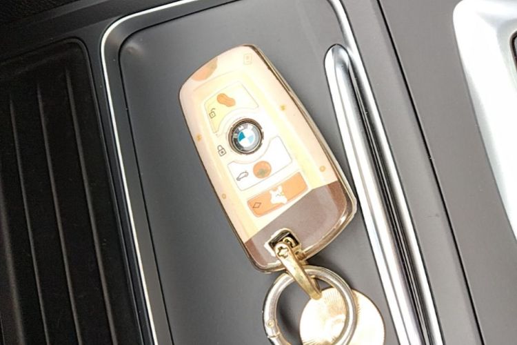 BMW 3 Series 2018 صورة سيارة #9
