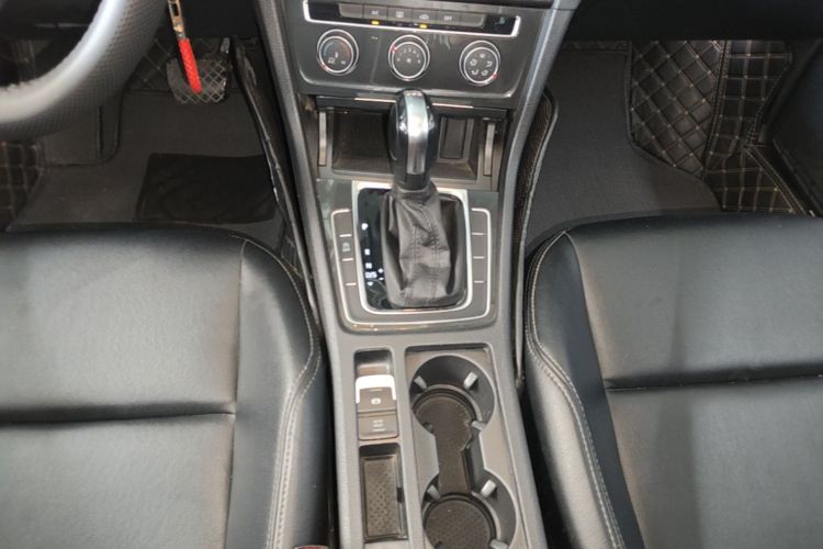 Volkswagen Golf 2020 car image #14