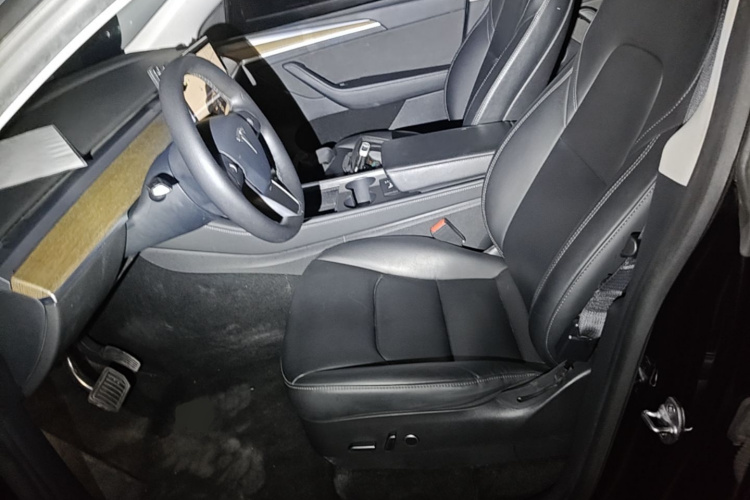 Tesla Model Y 2022 immagine di auto #15