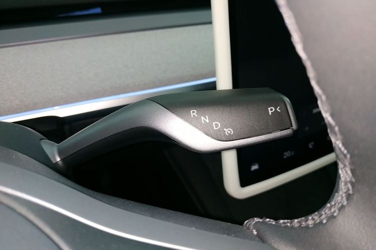 Tesla Model Y 2025 #14 Tesla Model Y 2025 car image #14