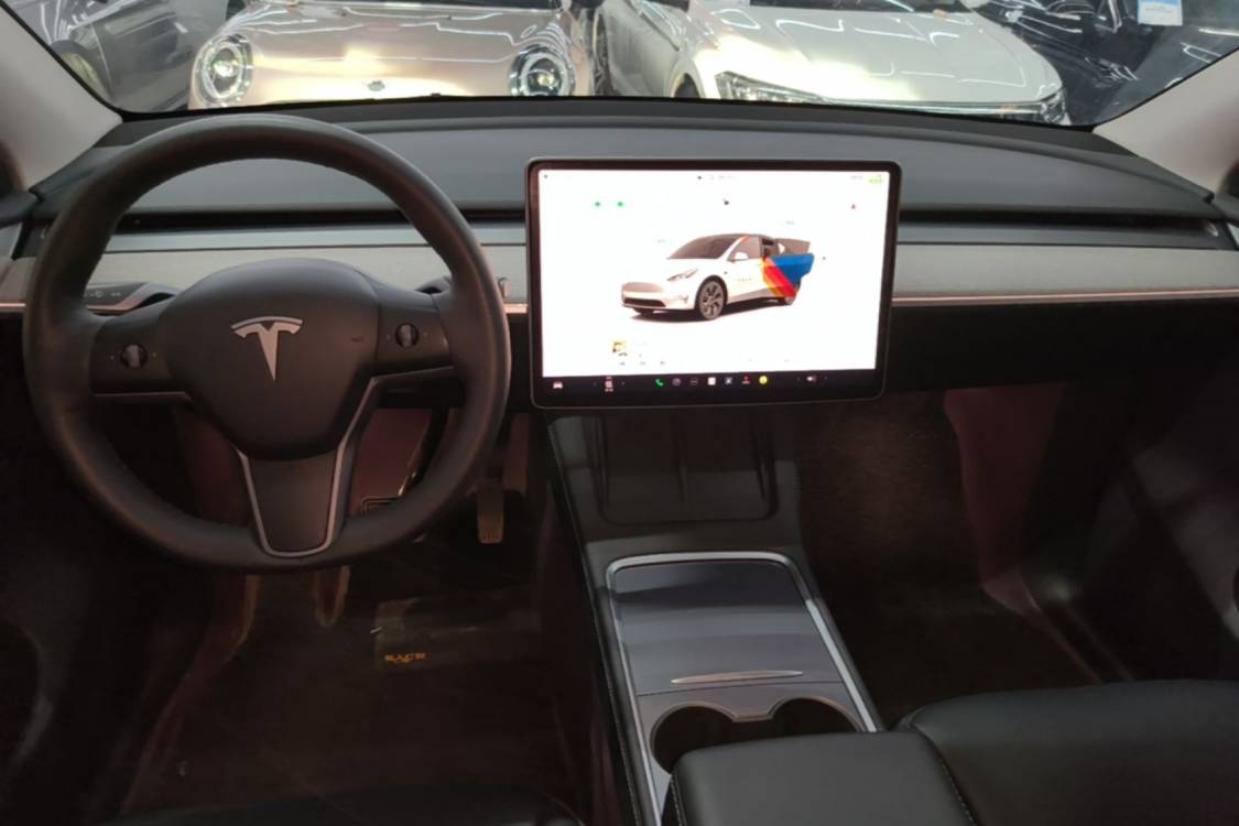 Tesla Model Y 2024 #15 Tesla Model Y 2024 car image #15
