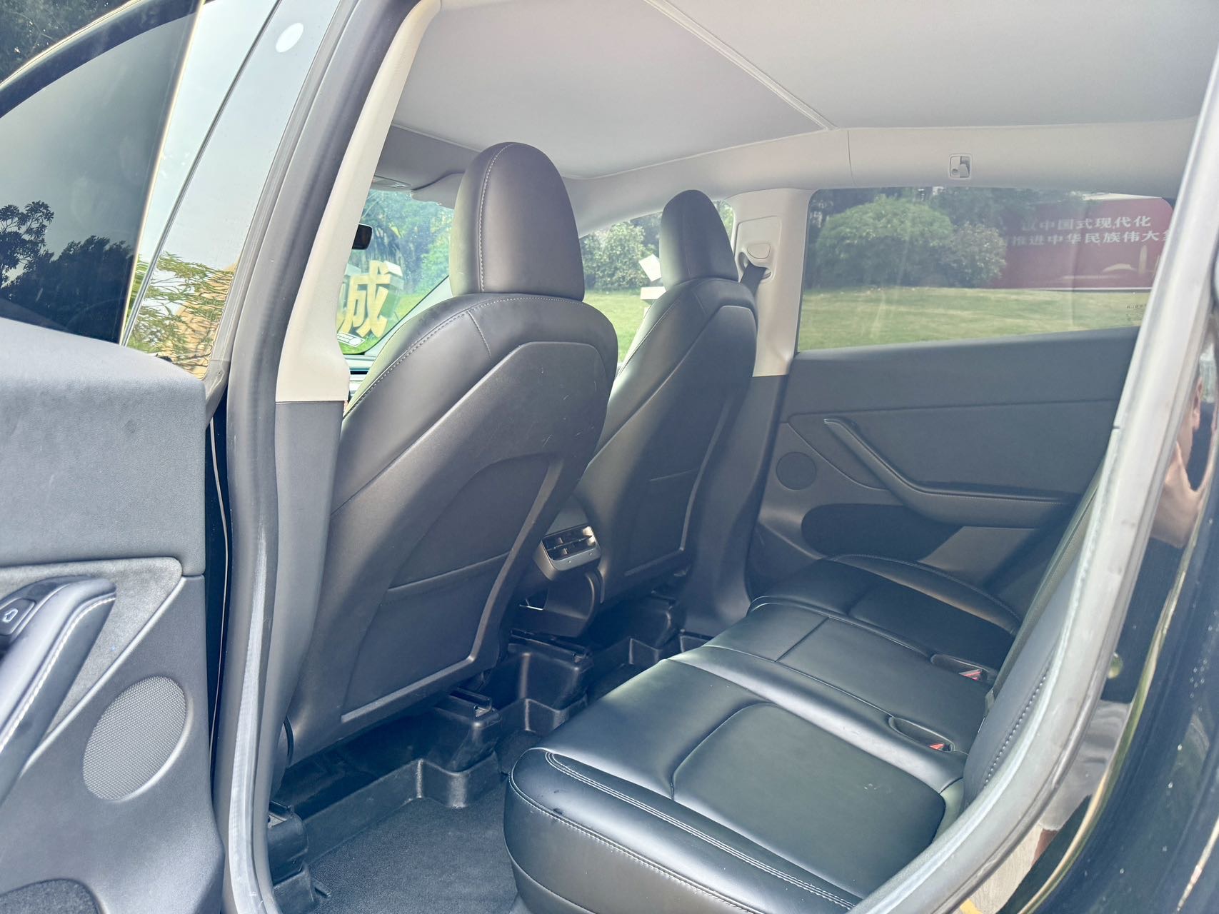 Tesla Model Y 2023 #6 Tesla Model Y 2023 car image #6