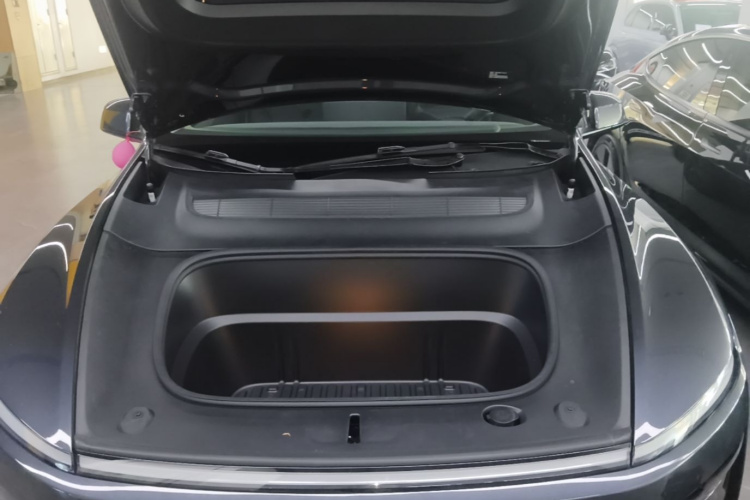 Tesla Model Y 2025 #20 Tesla Model Y 2025 car image #20