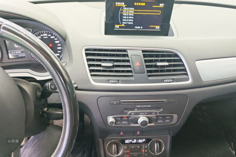 Audi Q3 2016 car image #15