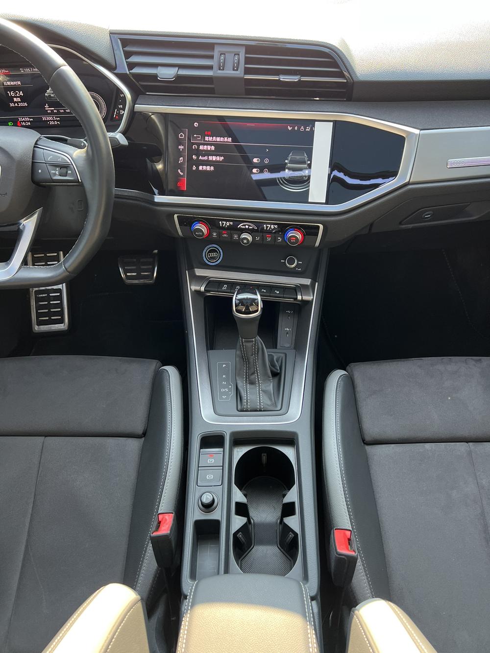 Audi Q3 2023 car image #20
