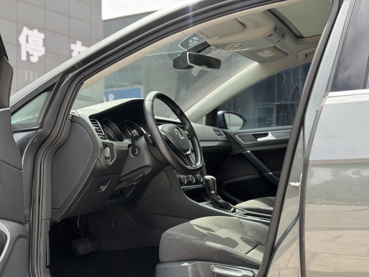 Volkswagen Golf (Imported) 2019 #4 Volkswagen Golf (Imported) 2019 car image #4