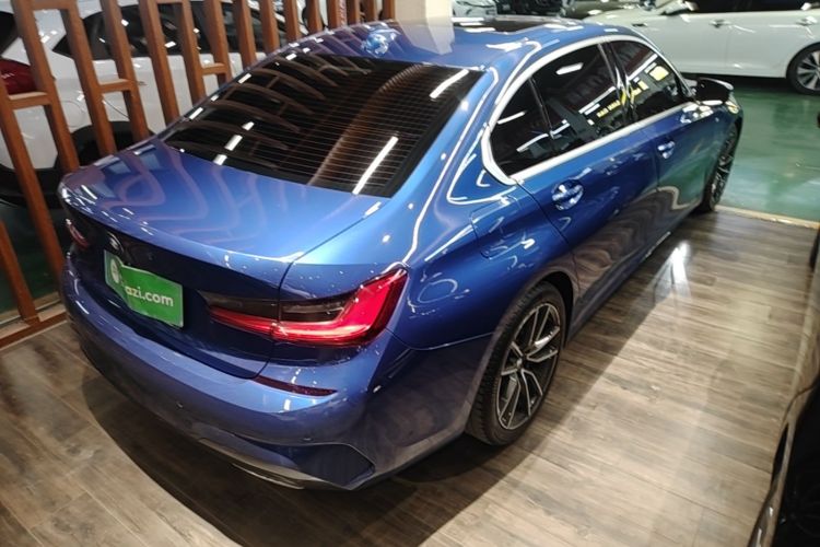 BMW 3 Series 2019 car image #7