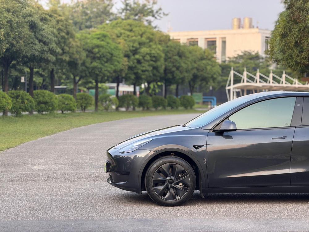 Tesla Model Y 2024 #10 Tesla Model Y 2024 car image #10