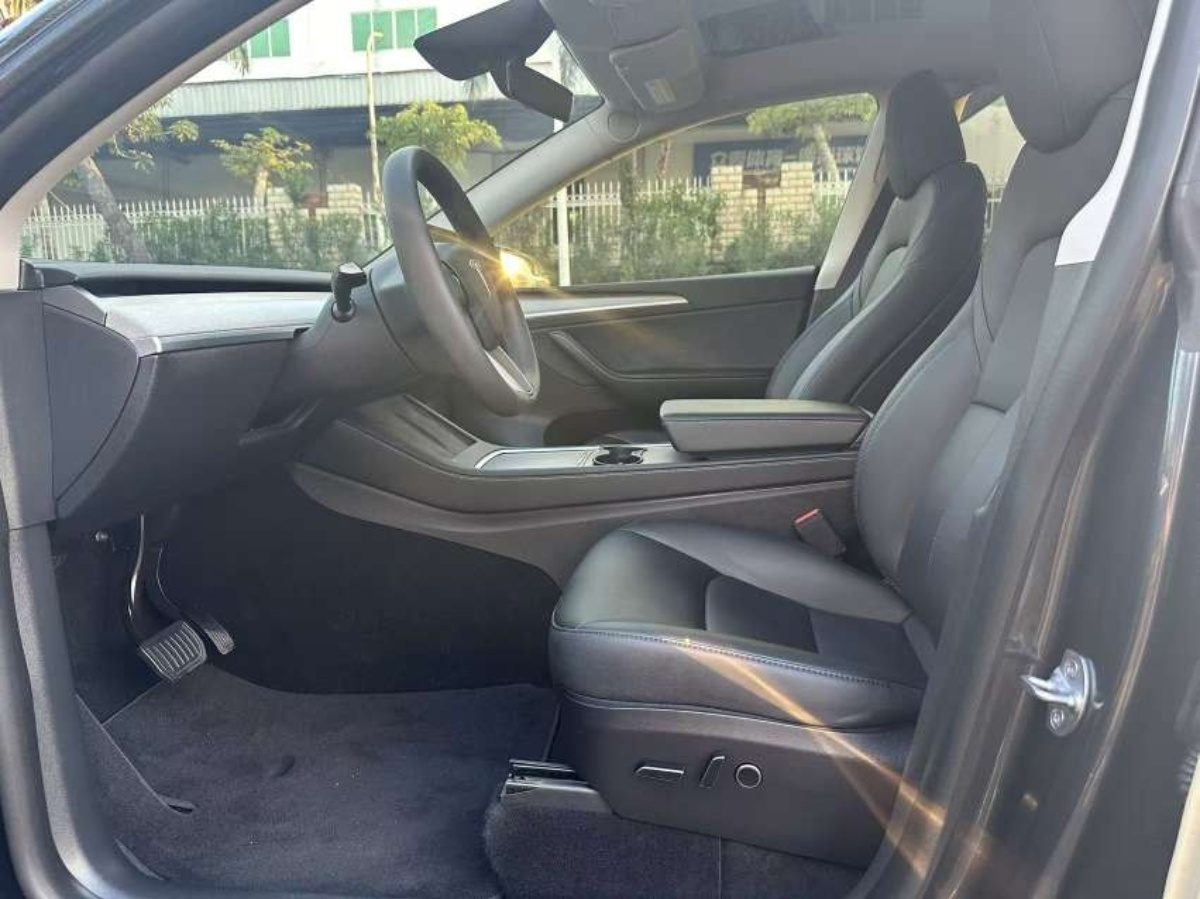 Tesla Model Y 2024 #2 Tesla Model Y 2024 صورة سيارة #2