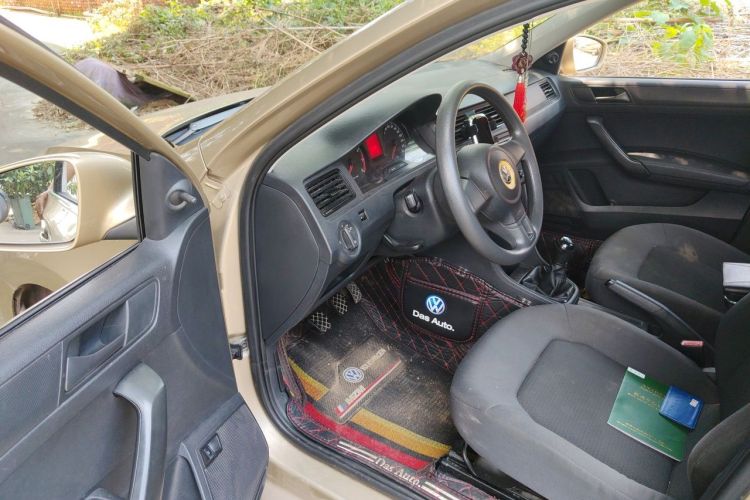 Volkswagen Santana 2015 car image #9
