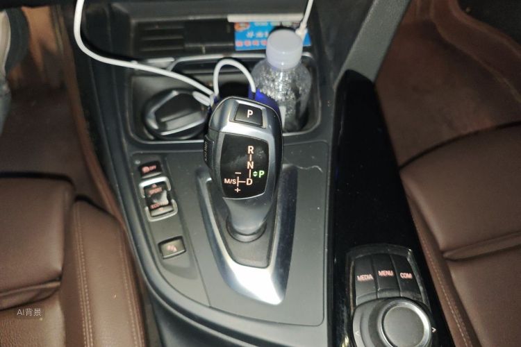 BMW 3 Series 2018 immagine di auto #16