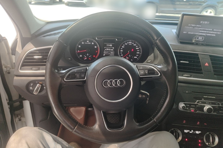 Audi Q3 2015 #11 Audi Q3 2015 car image #11