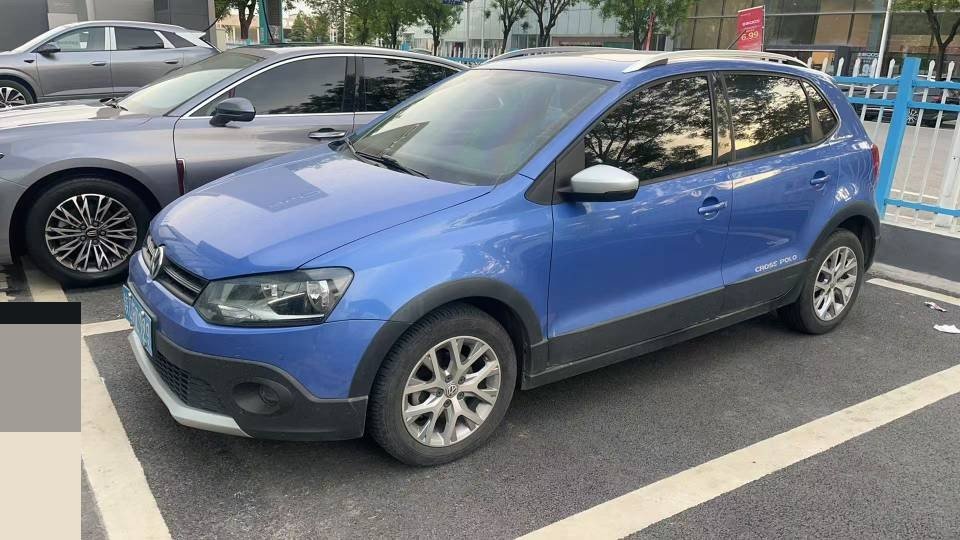 Volkswagen Polo 2016 car image 