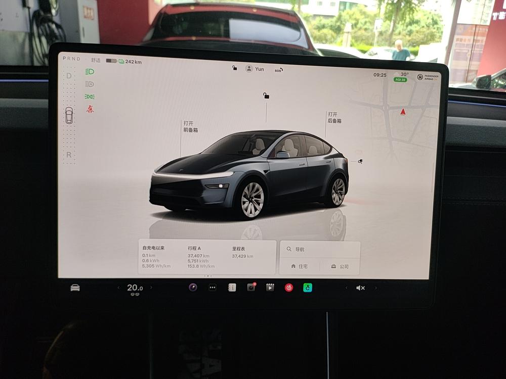 Tesla Model Y 2025 #11 Tesla Model Y 2025 car image #11